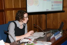 Eibhilin Manning, durante su intervención en el Congreso de la Red Española de Ciudades Saludables (RECS)